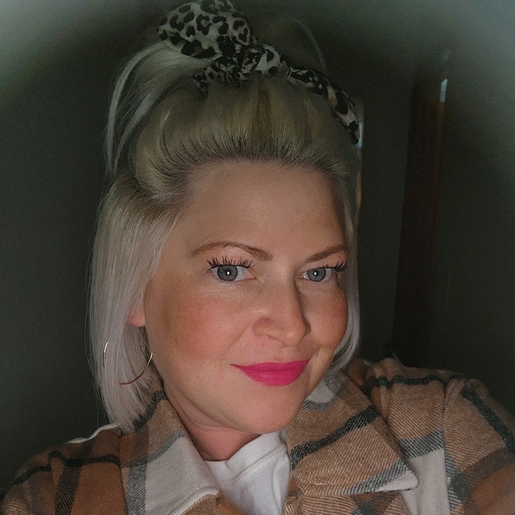 Meet your Posher, Michelle - Picture 1 of 1